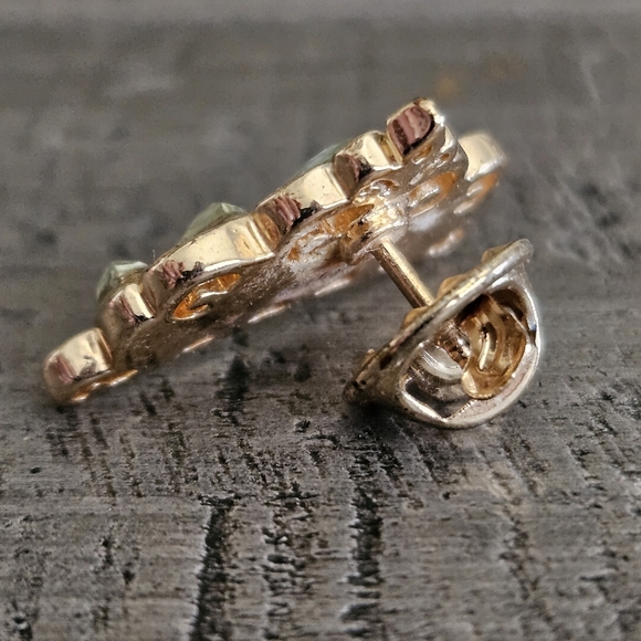 Disney Princess Crown pin - Picture 2 of 3